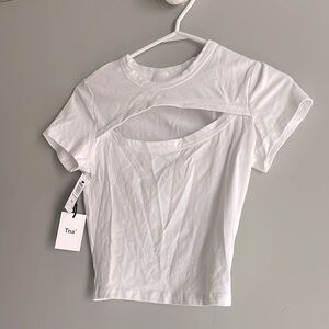 White tshirt, brand new, tags still on, Aritzia TNA, size XS